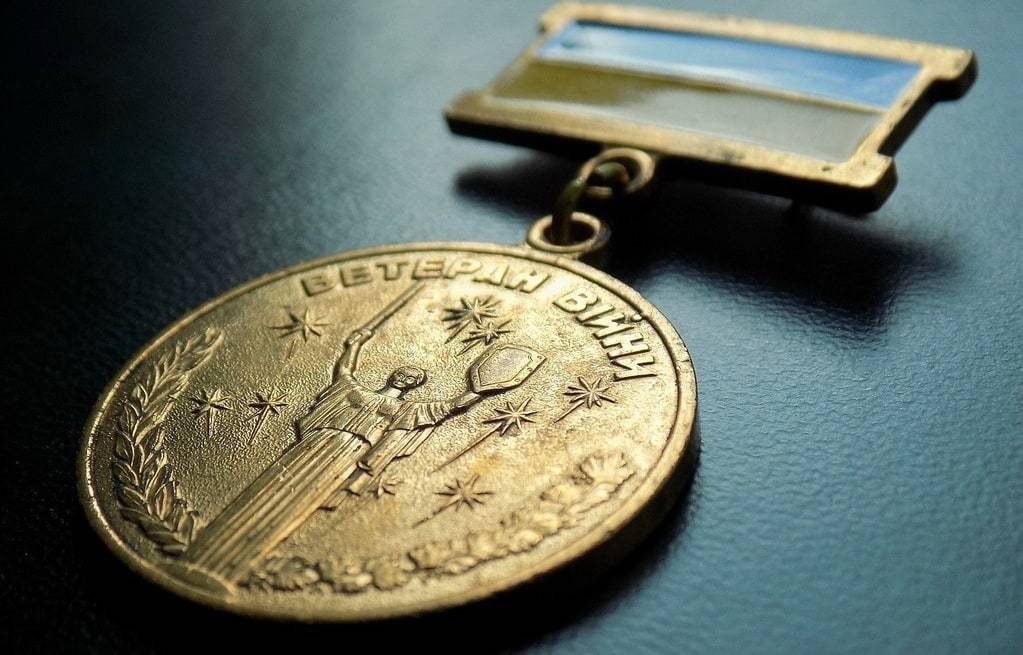 Rosette de la Légion d'honneur&nbsp;: qui peut la porter et que symbolise-t-elle&nbsp;?